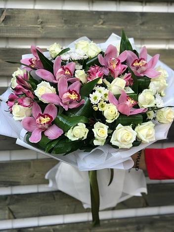 Букет цветов из: Розы и Хризантемы в Верхнебаканский