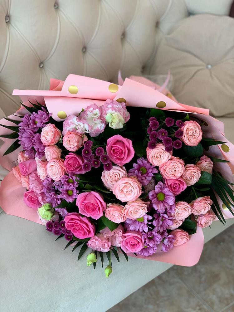 Букет цветов из: Хризантемы, Розы и Лизиантусы в Верхнебаканский