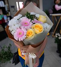 Букет цветов из:  Герберы, Розы и Хризантемы в Верхнебаканский