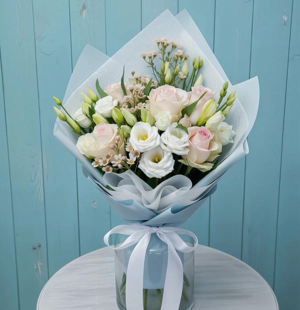 Букет цветов из: Розы и Лизиантусы в Верхнебаканский