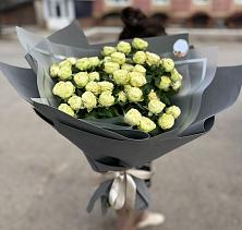 Букет Белые кустовые розы Солинеро в Верхнебаканский