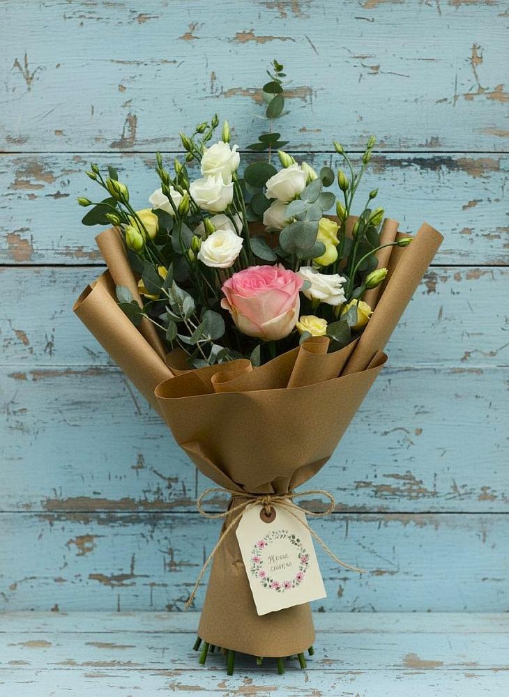 Букет цветов из: Розы и Лизиантусы в Верхнебаканский