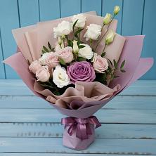 Букет цветов из:  Розы и Лизиантусы в Верхнебаканский
