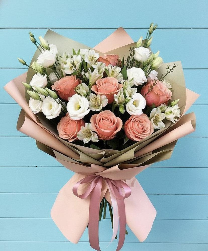 Букет цветов из: Розы, Альстромерии и Лизиантусы в Верхнебаканский