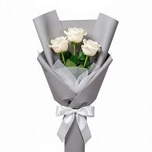 Букет 3 белые розы в Верхнебаканский