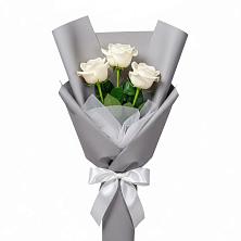 Букет 3 белые розы в Верхнебаканский