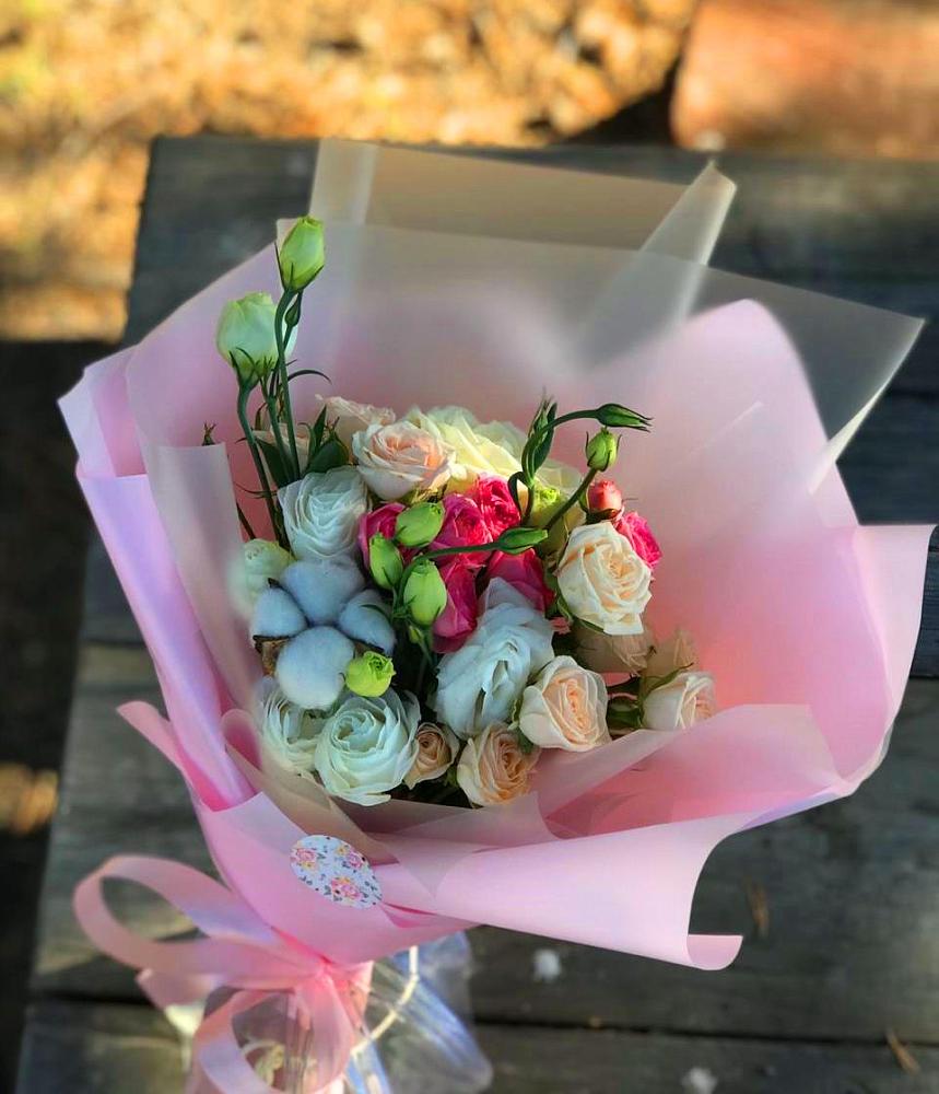 Букет цветов из: Розы и Лизиантусы в Верхнебаканский