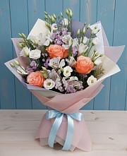 Букет цветов из:  Лизиантусы, Розы, Альстромерии и Гипсофила в Верхнебаканский