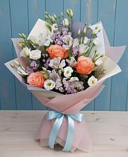 Букет цветов из:  Лизиантусы, Розы, Альстромерии и Гипсофила в Верхнебаканский