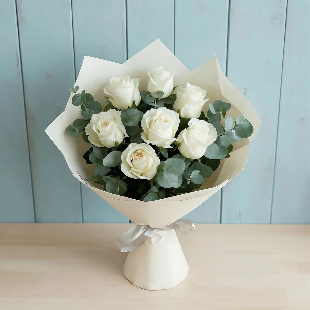 Букет Белые розы в Эвкалипте в Верхнебаканский