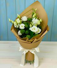 Букет цветов из:  Хризантемы и Лизиантусы #REPLACE_PRED# Верхнебаканский