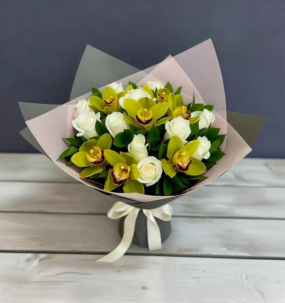 Букет цветов из: Орхидеи и Розы в Верхнебаканский