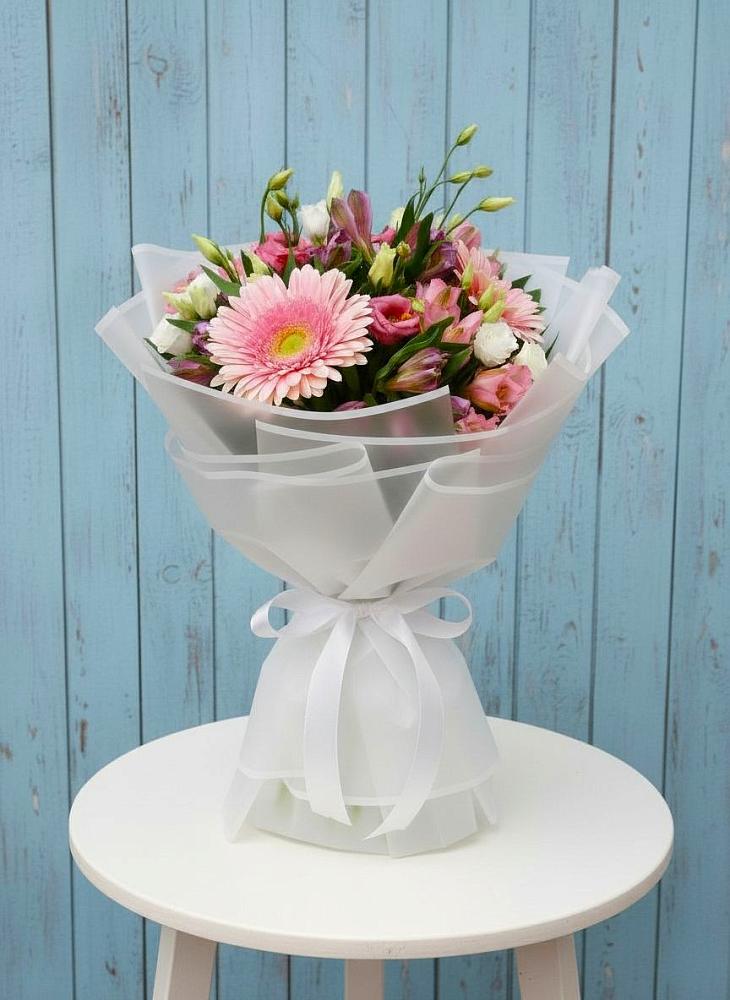 Букет цветов из: Герберы, Альстромерии и Лизиантусы в Верхнебаканский