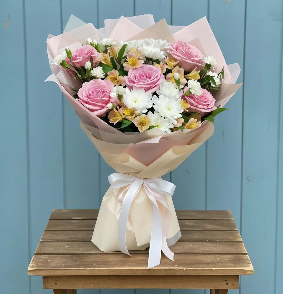 Букет цветов из: Гвоздики, Орхидеи и Розы в Верхнебаканский