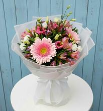Букет цветов из:  Герберы, Альстромерии и Лизиантусы в Верхнебаканский