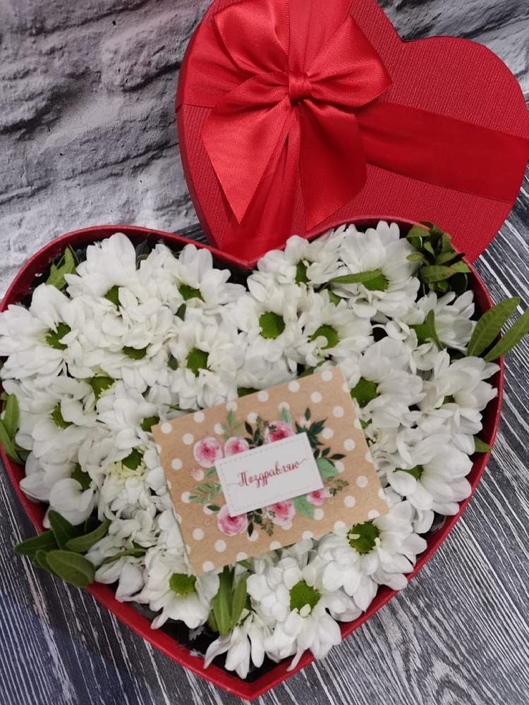 Цветочная композиция из Хризантемы в виде сердца в Верхнебаканский