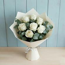 Букет Белые розы в Эвкалипте в Верхнебаканский