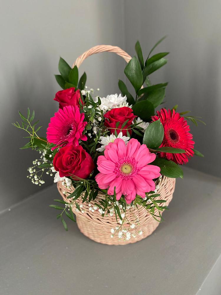 Цветочная композиция из Розы, Хризантемы и Герберы в корзине в Верхнебаканский