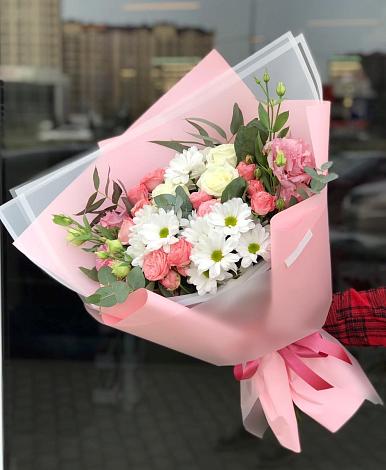 Букет цветов из: Розы, Лизиантусы и Хризантемы в Верхнебаканский