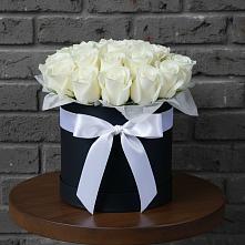 Цветочная композиция из Розы в шляпной коробке #REPLACE_PRED# Верхнебаканский