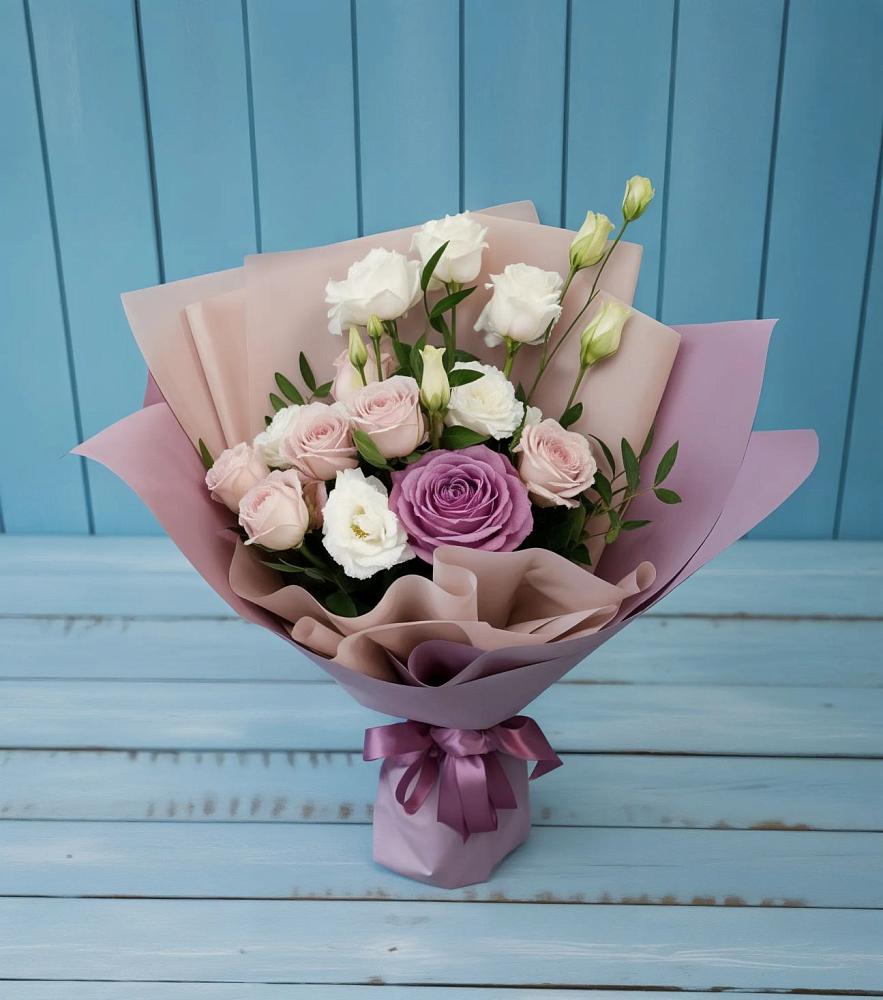 Букет цветов из: Розы и Лизиантусы в Верхнебаканский